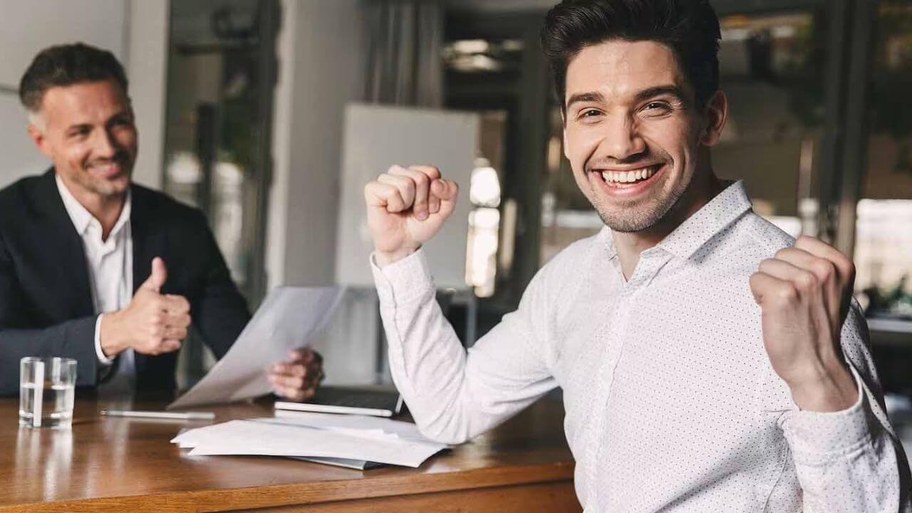 पहली नौकरी पर सरकार का बड़ा तोहफा: खाते में आएंगे 15,000 रुपये, जानें पूरी डिटेल्स