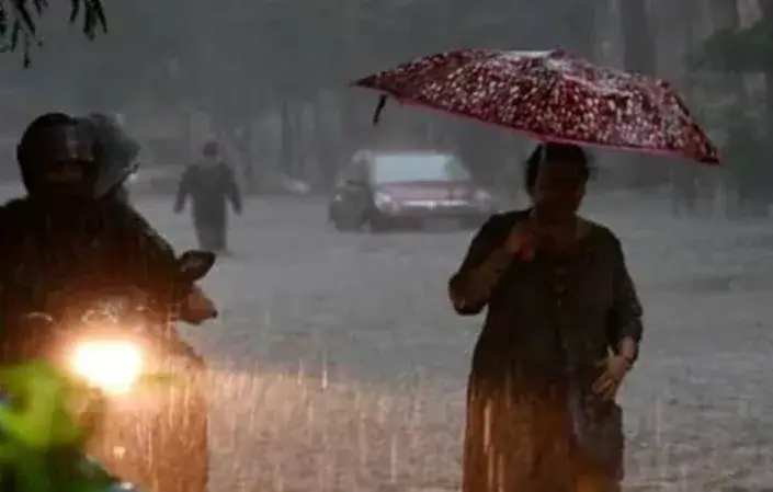 देश में मौसम का दोहरा रुख: उत्तर में कड़ाके की ठंड और कोहरा, दक्षिण में भारी बारिश की चेतावनी