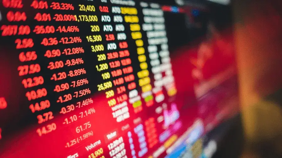 ट्रंप की ईरान टैरिफ नीति से शेयर बाजार में हड़कंप: सेंसेक्स-निफ्टी में शुरुआती उछाल के बाद गिरावट